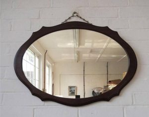 قاب آینه چوبی بیضی طرح دار